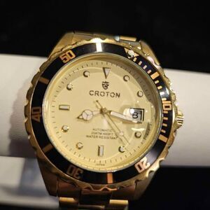 Croton 44MMautomatic diver. 200 meter. New in box!